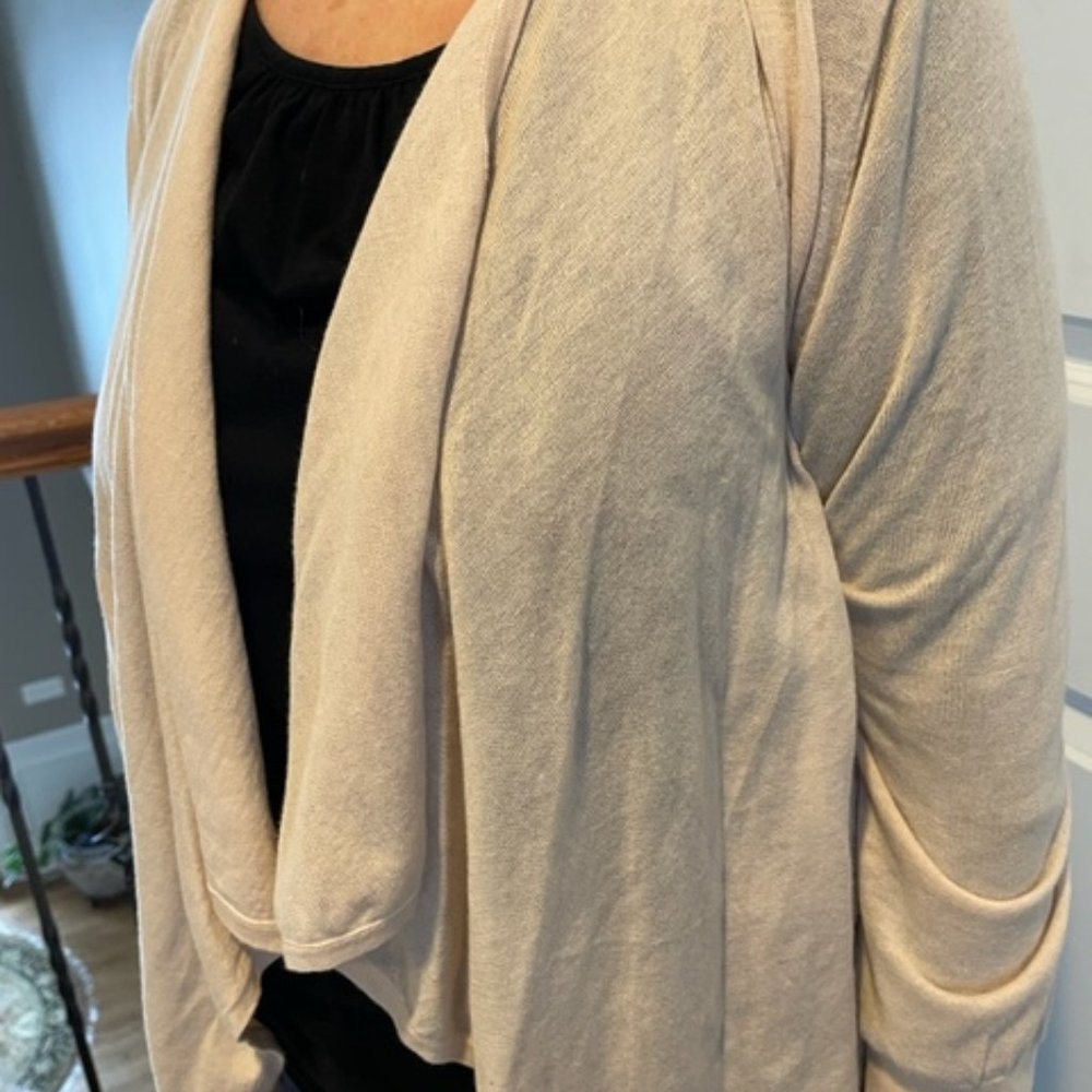 Charolette Tarantola cardi, pale pink open back - Picture 6 of 9